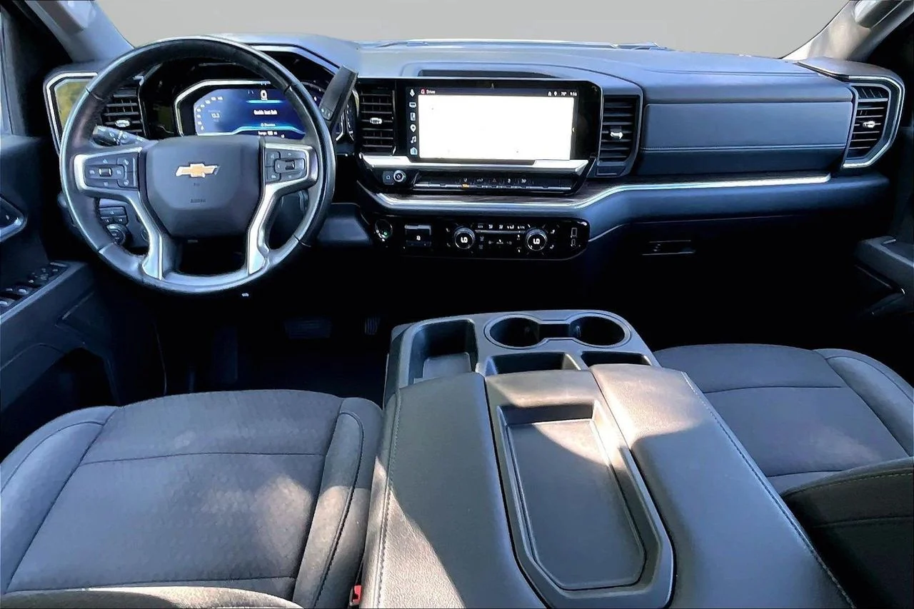 Used 2025 White Chevrolet LT image 14