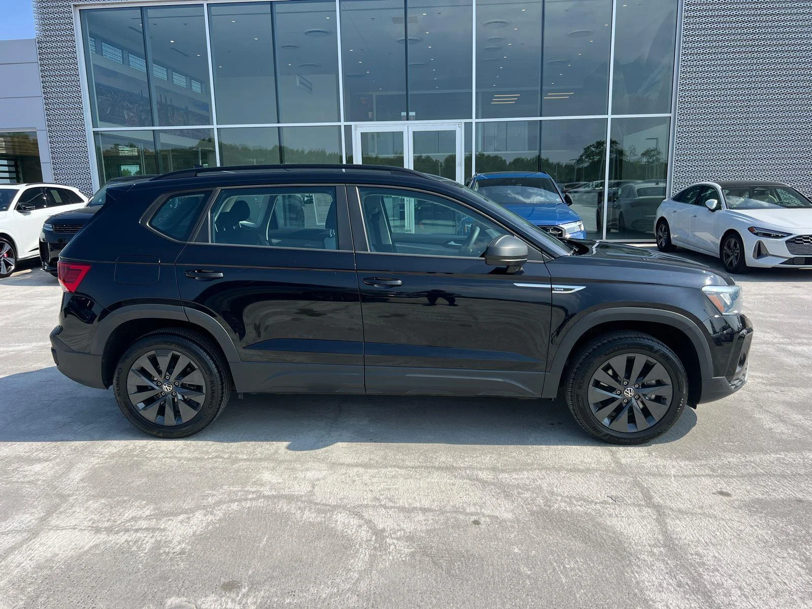 Used 2022 BLACK Volkswagen S image 4