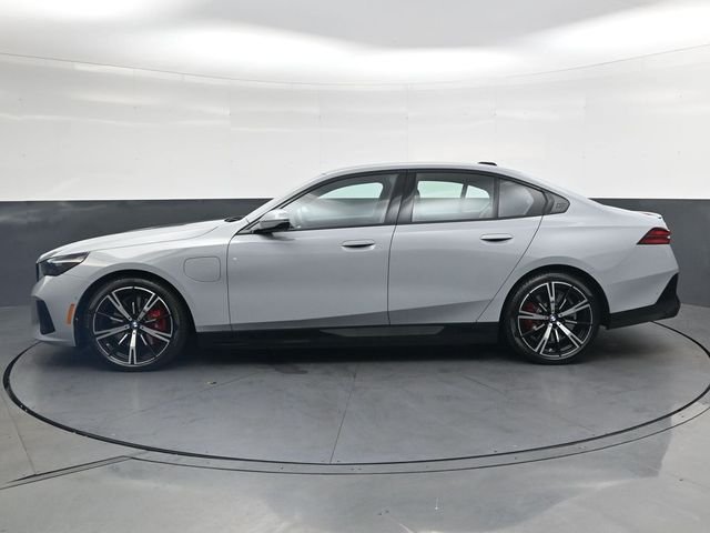 Used 2026 Gray BMW 550e xDrive image 9