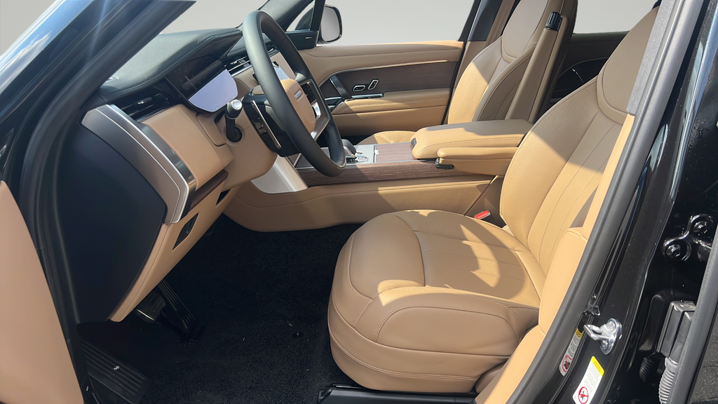 New 2026 Black Land Rover SE image 5