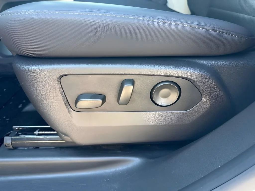 Used 2025 Interstellar White GMC 2X image 10