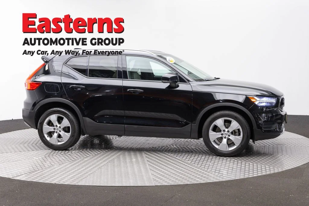 Used 2019 Black Volvo Momentum image 4