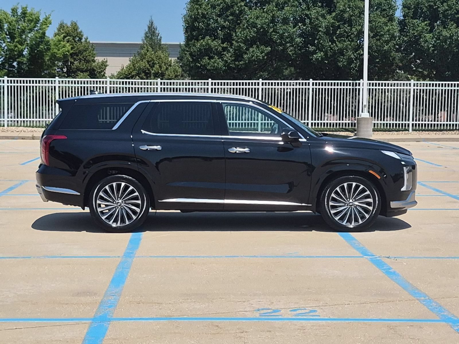 Used 2024 Abyss Black Pearl Hyundai Calligraphy image 5