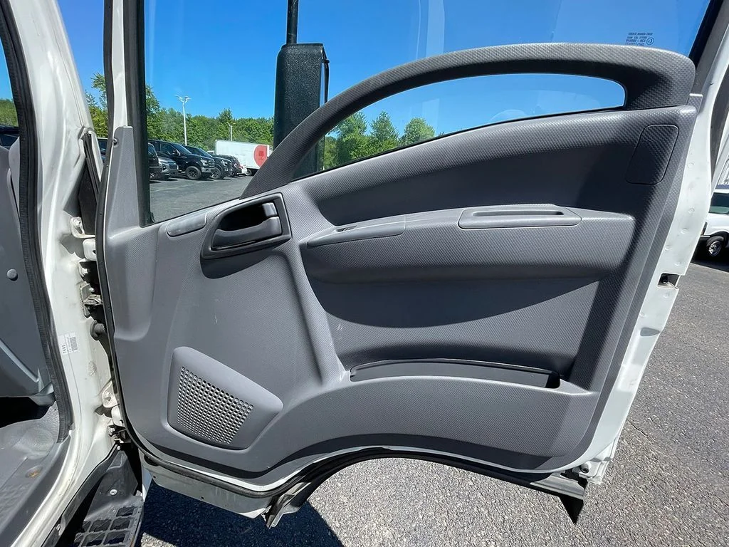 Used 2021 White Isuzu  image 22