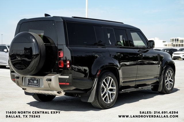Used 2025 Santorini Black Metallic Land Rover X-Dynamic SE image 6
