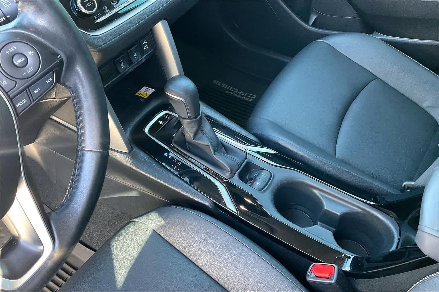 Used 2022 Wind Chill Pearl Toyota XLE image 16