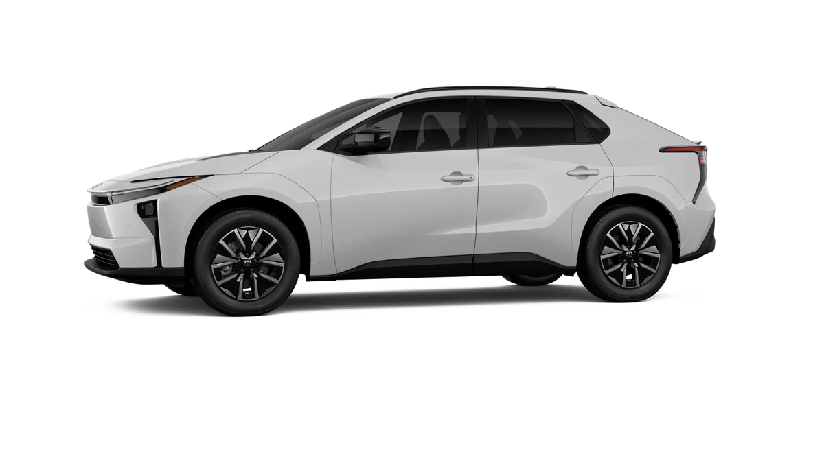 New 2026 Wind Chill Pearl [Extra_Cost_Color] Toyota XLE image 3