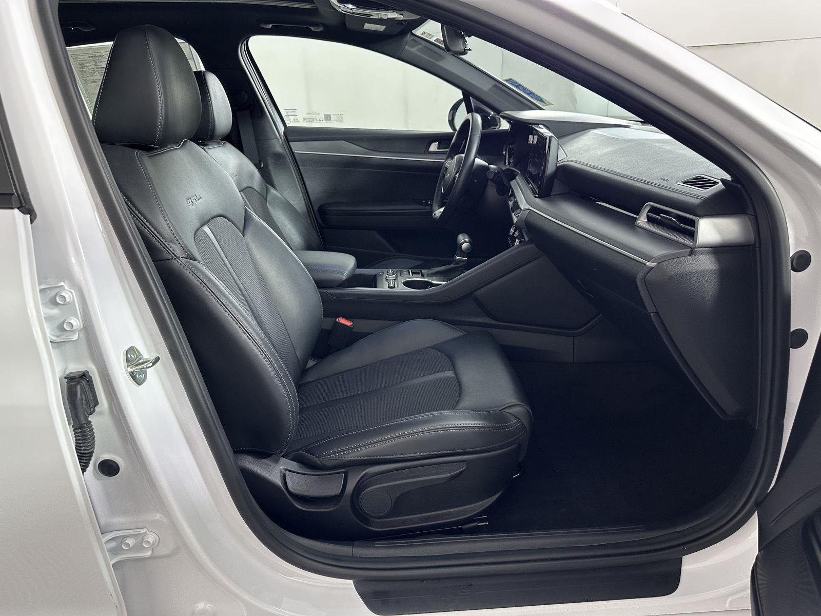 Used 2023 Glacial White Pearl Kia GT-Line image 31