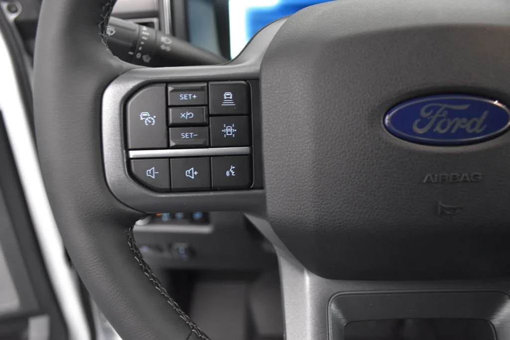 New 2027 Oxford White Ford F-250® Lariat® image 14