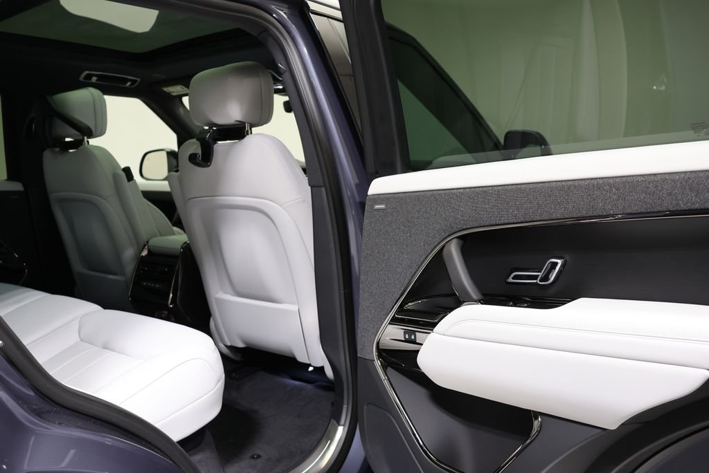 New 2026 Varesine Blue Metallic Land Rover SE image 43