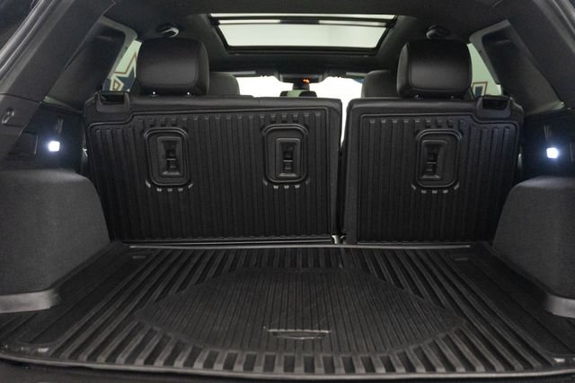 Used 2020 Black Cadillac Sport image 13