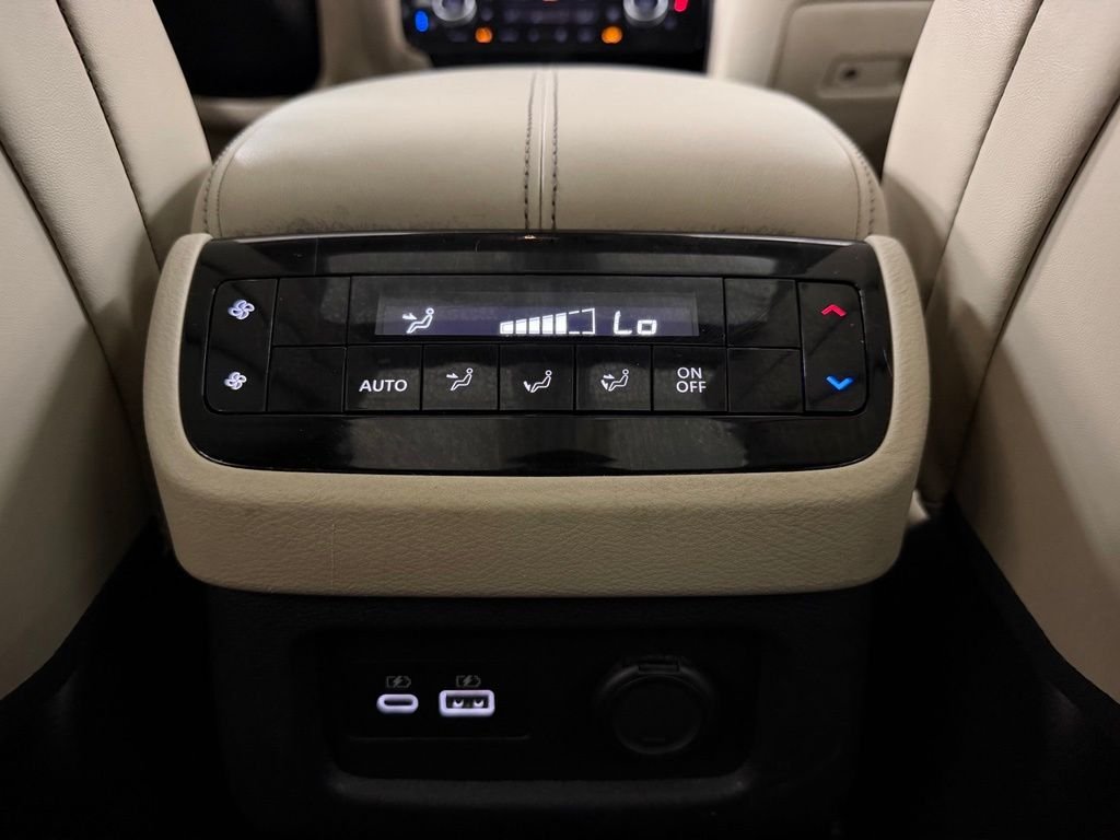 Used 2024 Gray INFINITI LUXE image 32