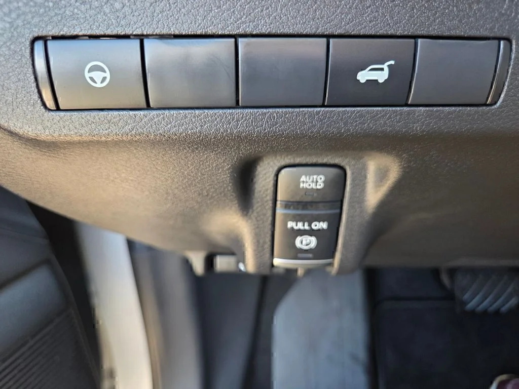 Used 2025 White Pearl Nissan SV image 12