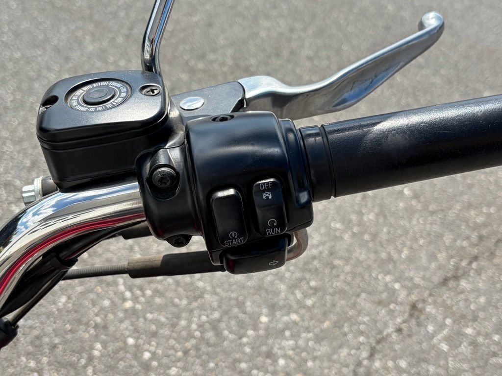 Used 2004 Red Harley-Davidson  image 22