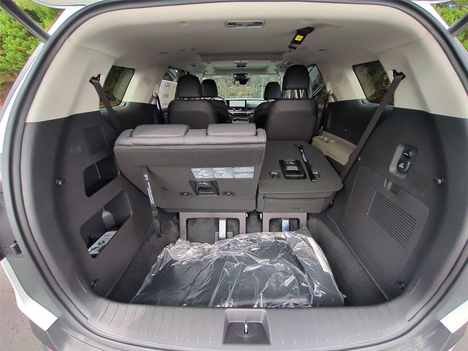 New 2026 Snow White Pearl Kia SX image 37