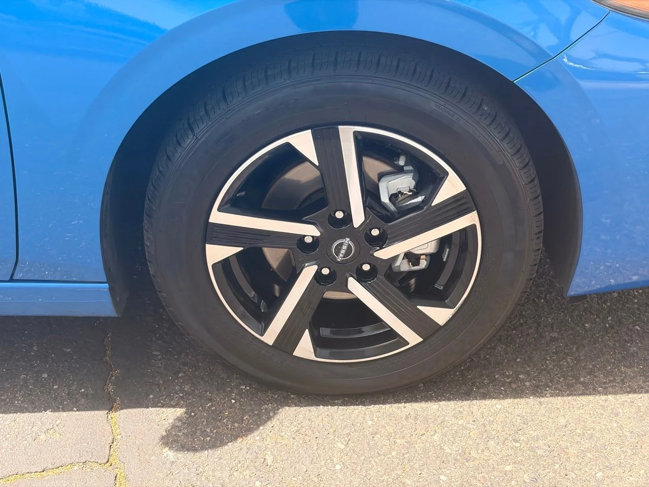 Used 2024 Electric Blue Metallic Nissan SV image 9
