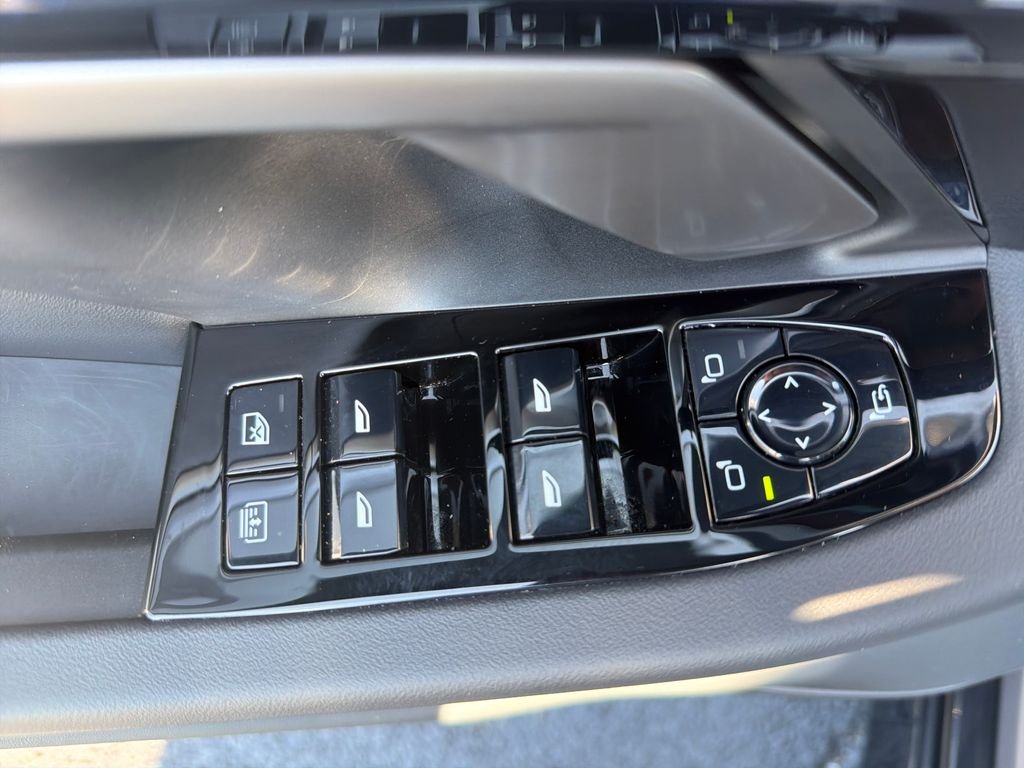 Used 2026 Gray BMW 550e xDrive image 5