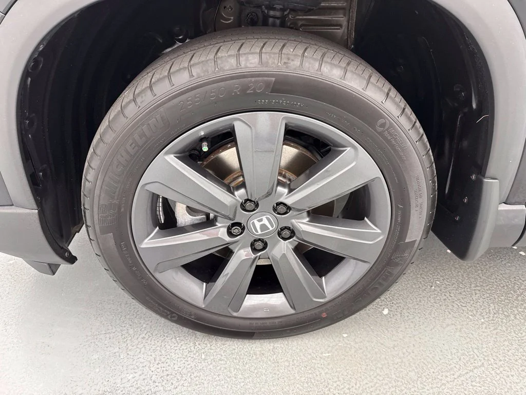 2025 Honda Pilot SPORT SUV Slide 3