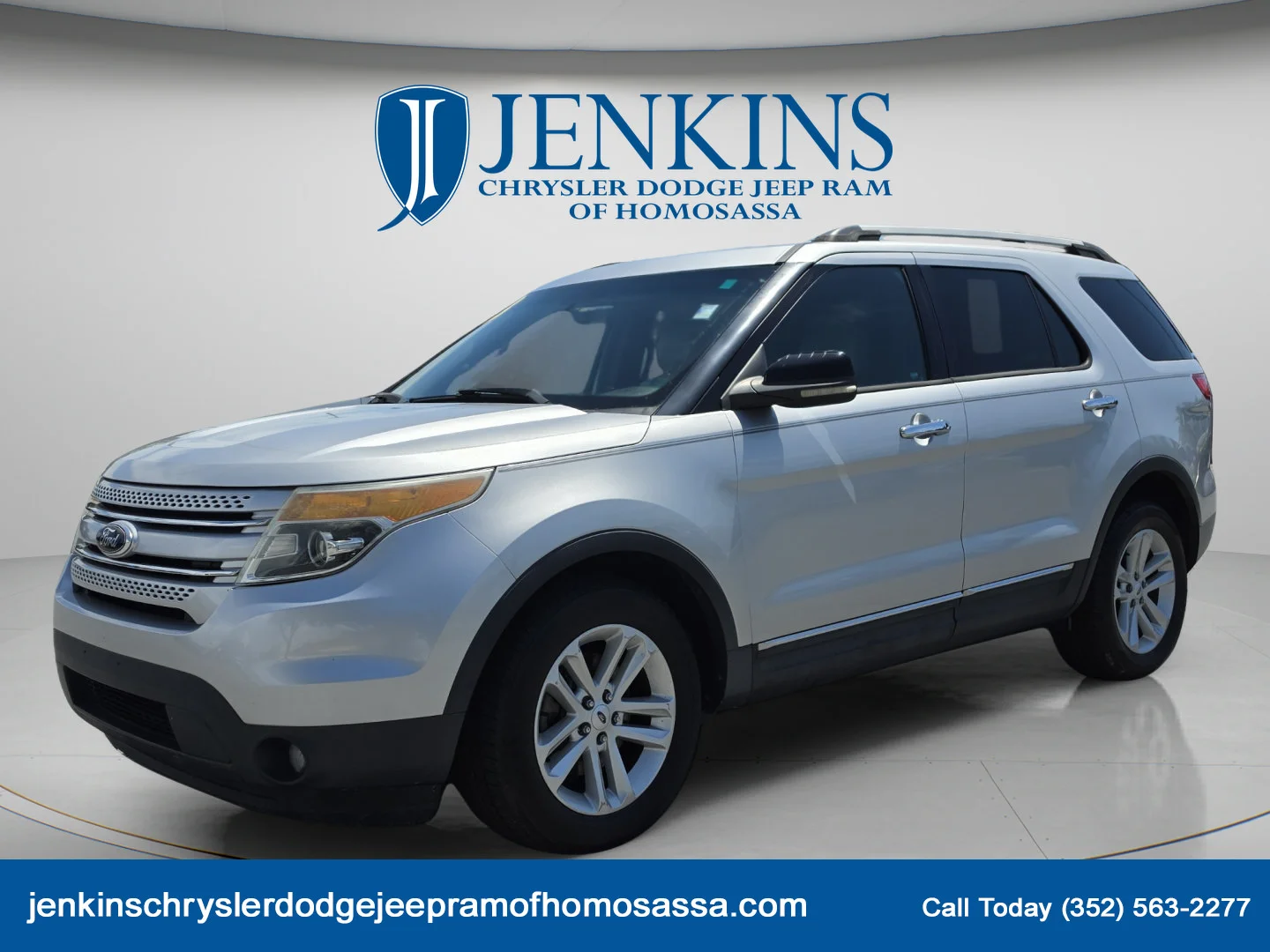 Used 2013 Ingot Silver Ford XLT image 10