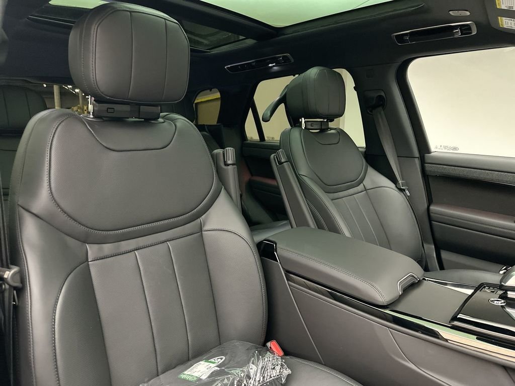 New 2026 Santorini Black Land Rover SE image 6