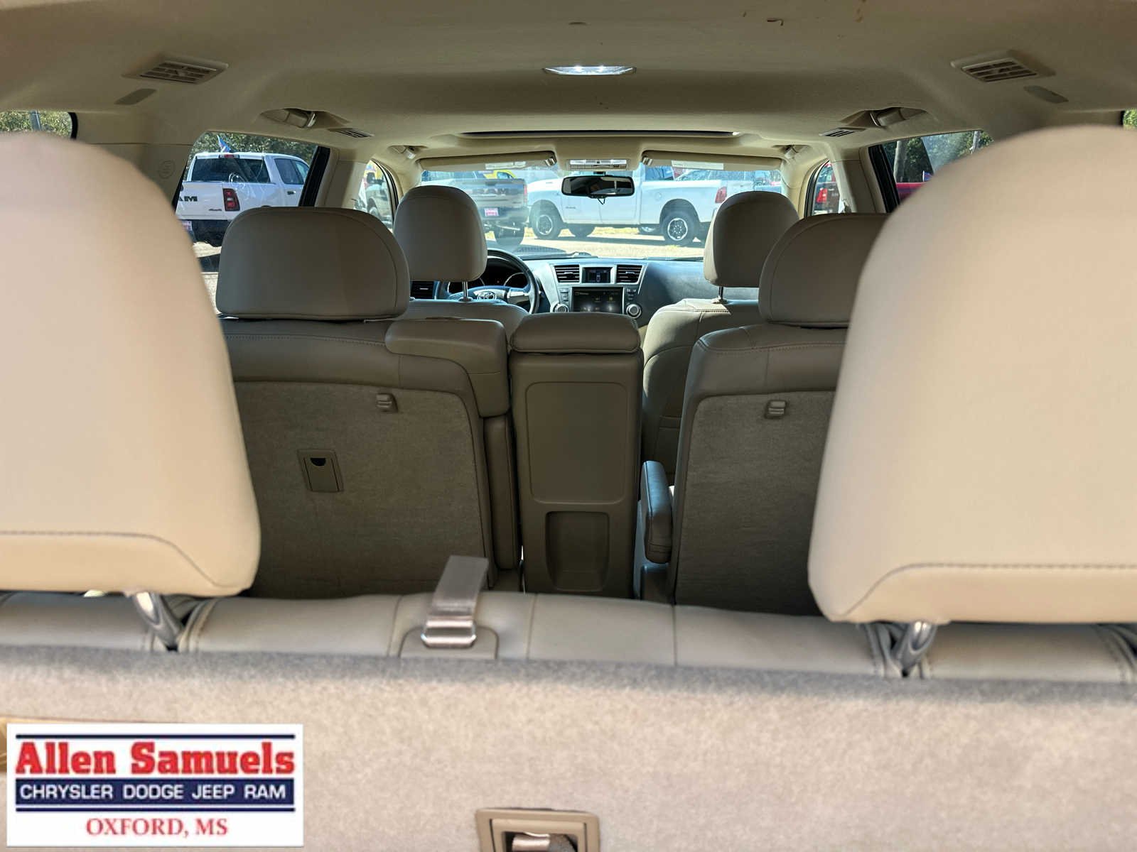 Used 2010 Blizzard Pearl Toyota Limited w/3rd Row image 37