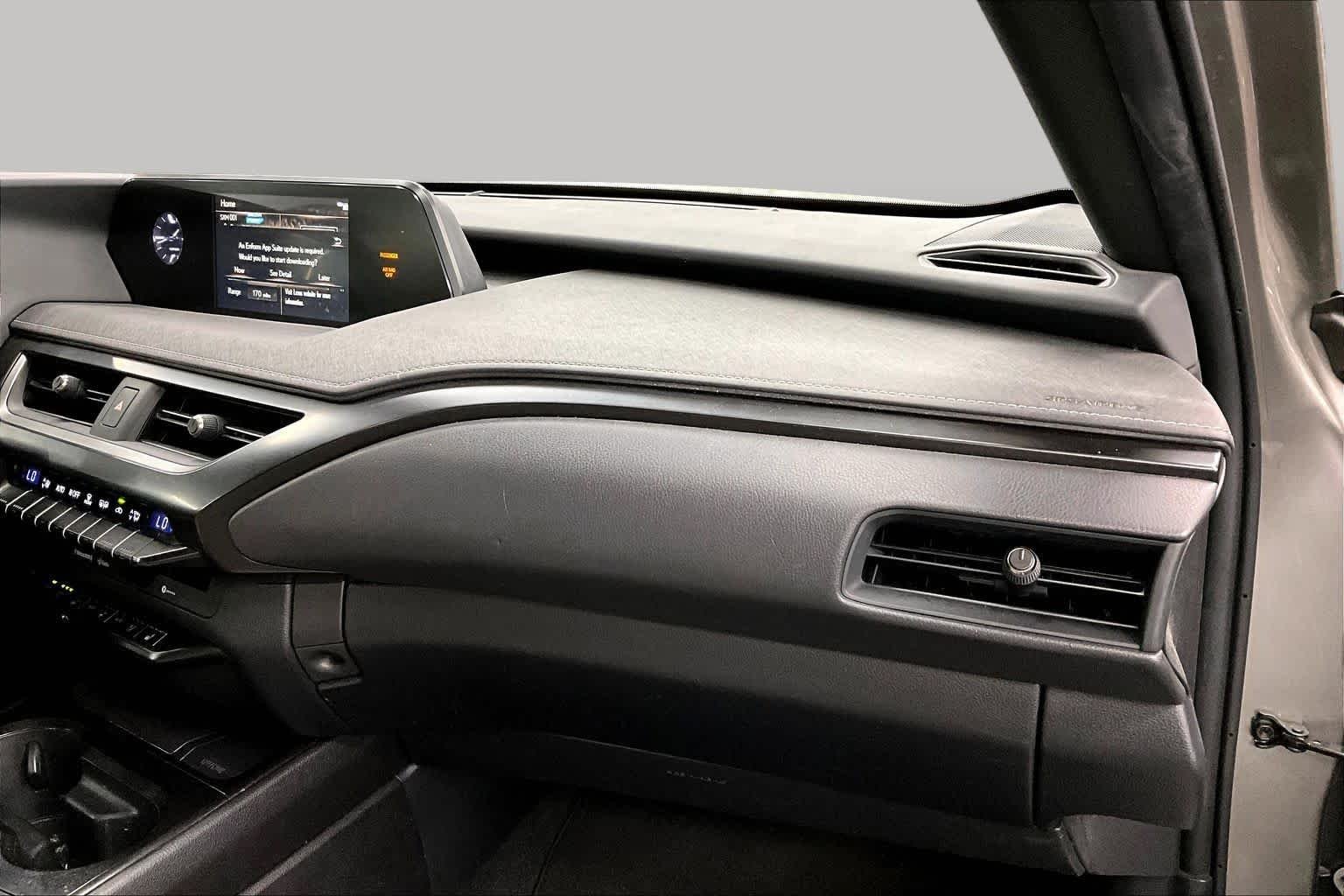 Used 2019 Atomic Silver Lexus  image 18