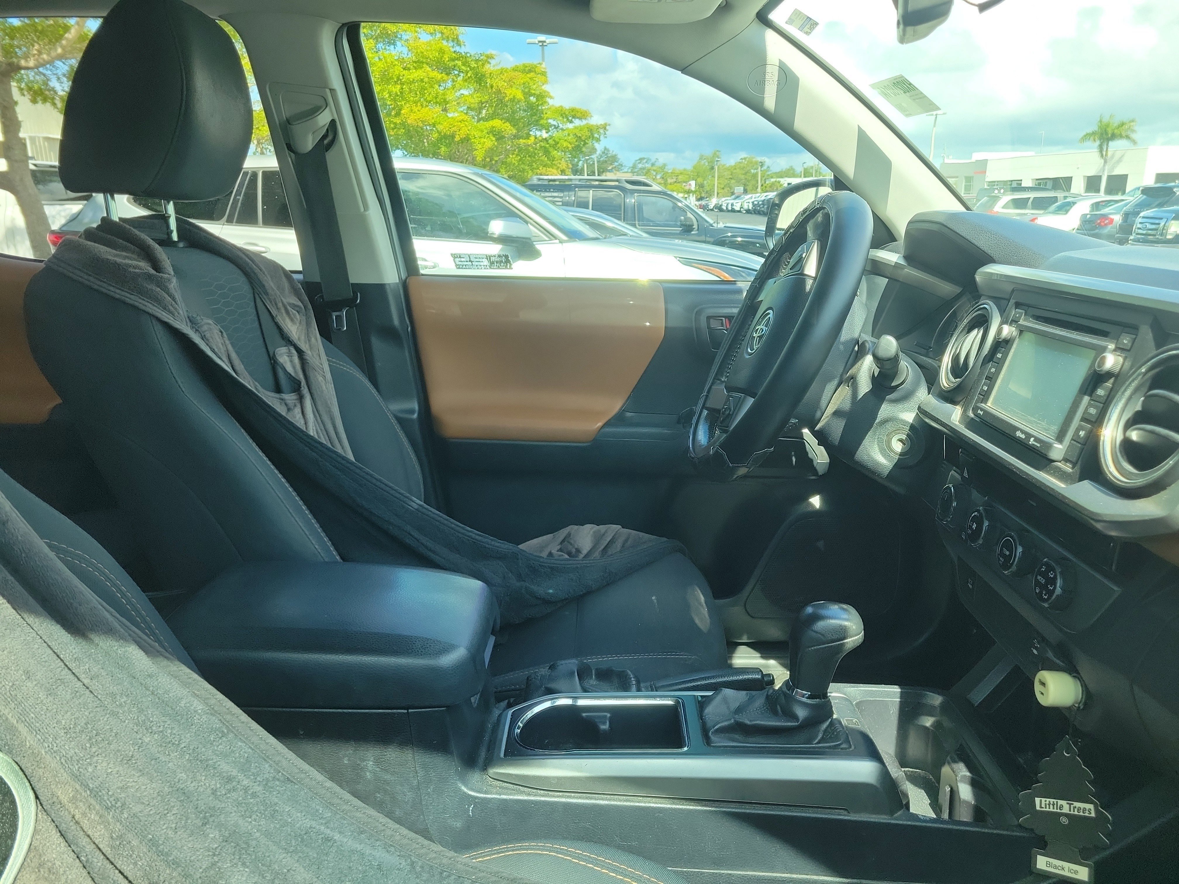 Used 2017 Silver Sky Metallic Toyota SR5 image 8
