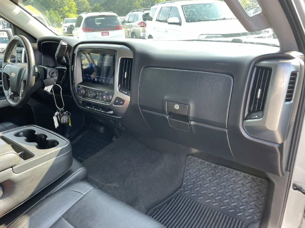 Used 2015 Silver Chevrolet LT image 32