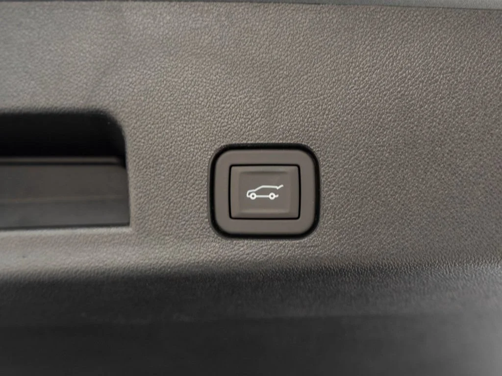 New 2026 Sterling Metallic GMC Elevation image 35