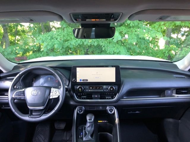 Used 2025 Beige Toyota XLE image 21