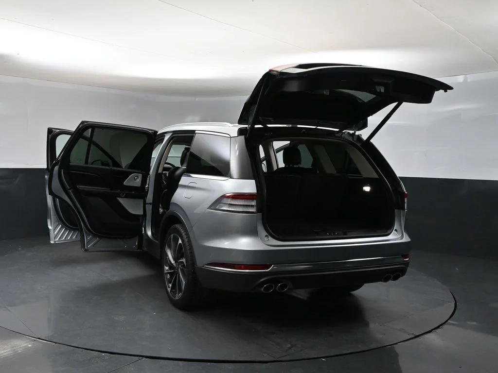Used 2024 Silver Lincoln Reserve image 39