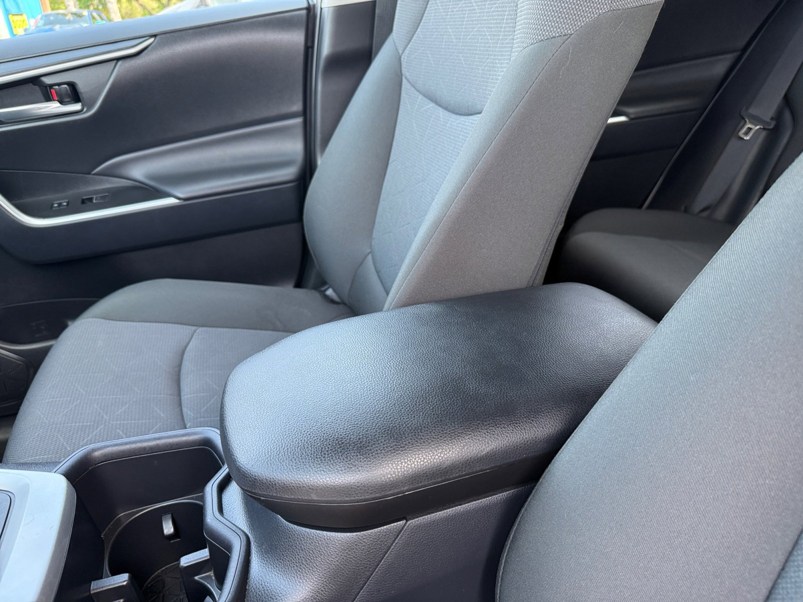 Used 2025 Silver Sky Metallic Toyota XLE image 14