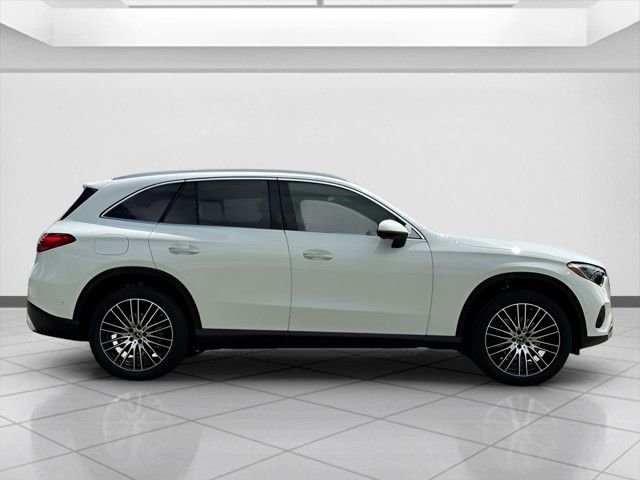 New 2025 Polar White Mercedes-Benz GLC 300 image 2