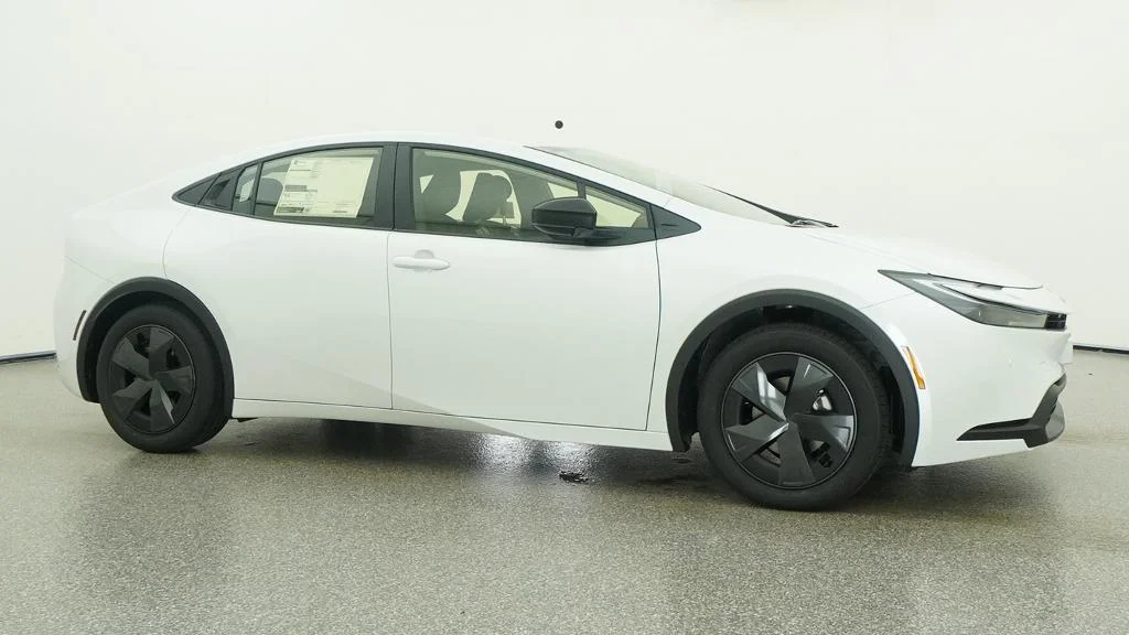 New 2027 Wind Chill Pearl Toyota LE image 11