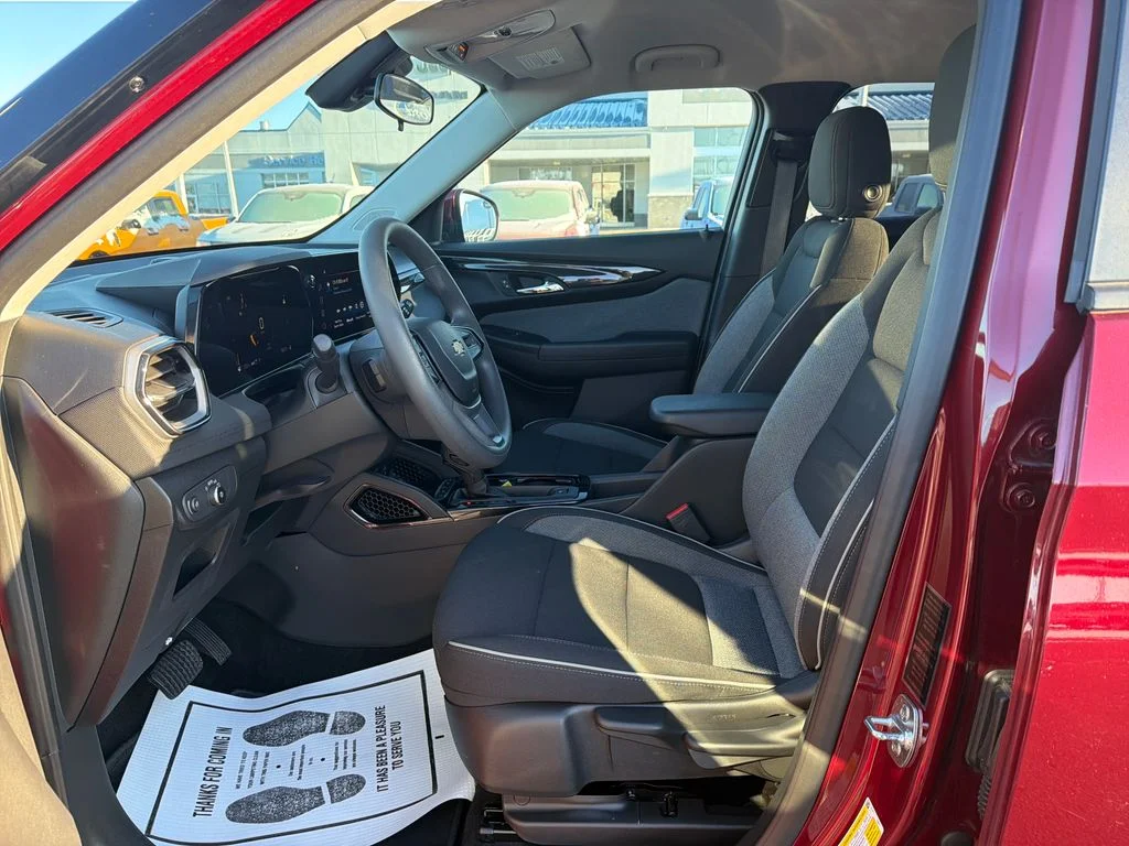 Used 2025 Red Chevrolet LT image 9