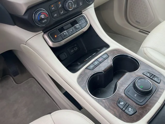 Used 2023 Silver GMC Denali image 31