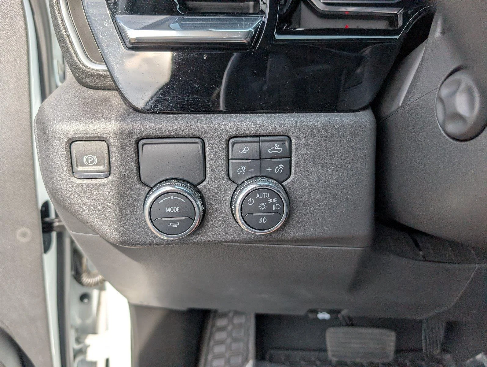 Used 2023 SUMMIT WHITE GMC SLT image 29