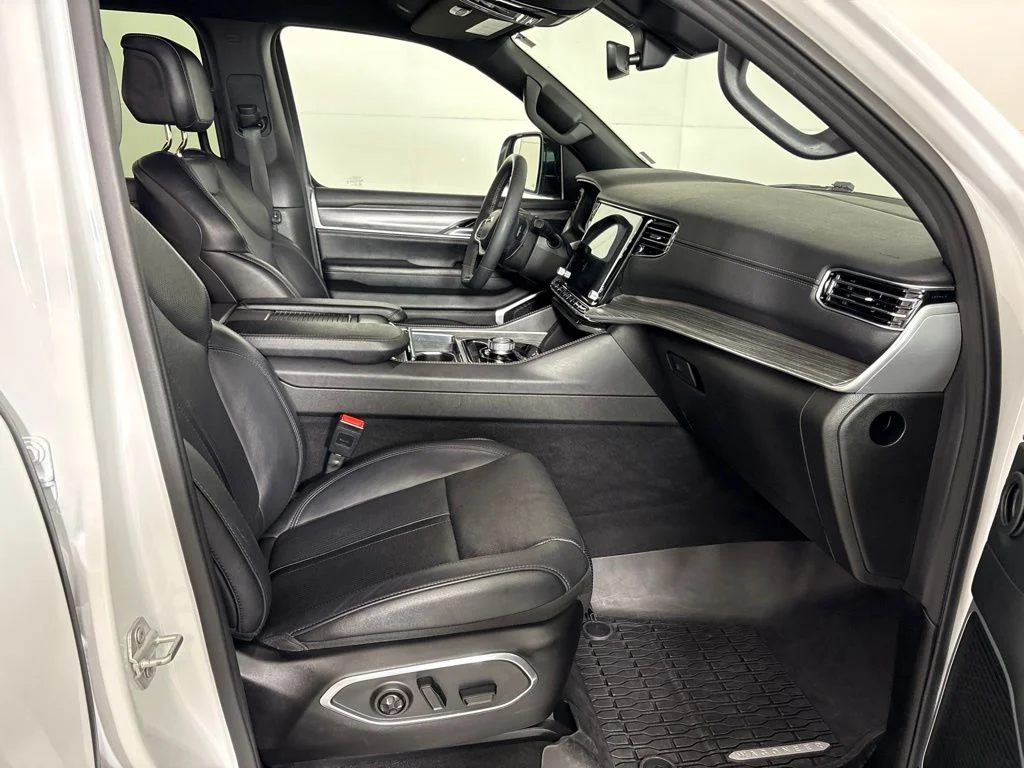 Used 2024 White Jeep Series II image 22