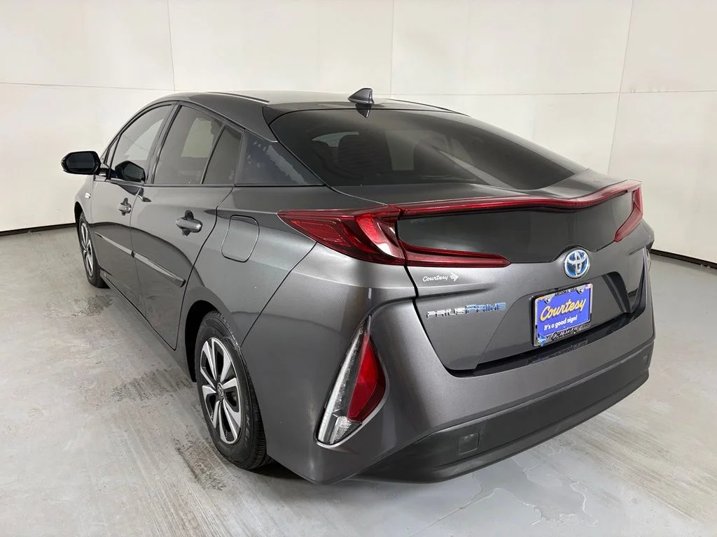 Used 2018 Gray Toyota Premium image 6