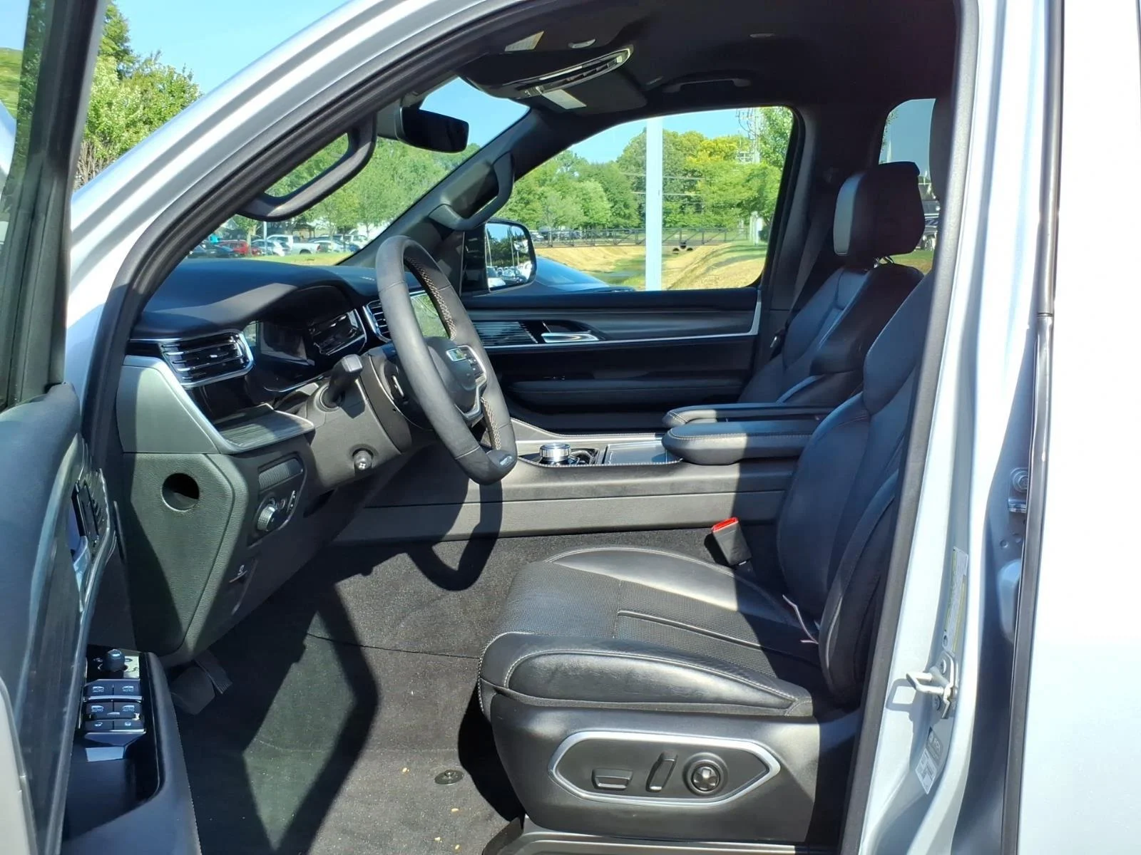 Used 2023 Silver Zynith Jeep Series II image 11