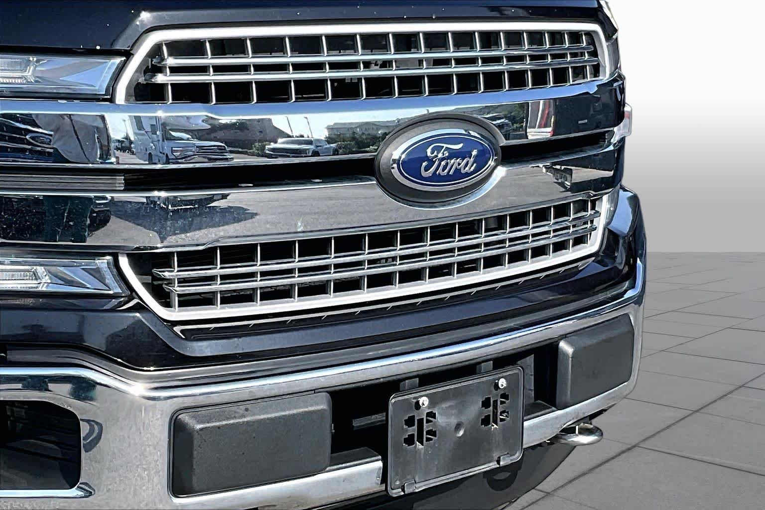 Used 2020 Agate Black Metallic Ford LARIAT image 28