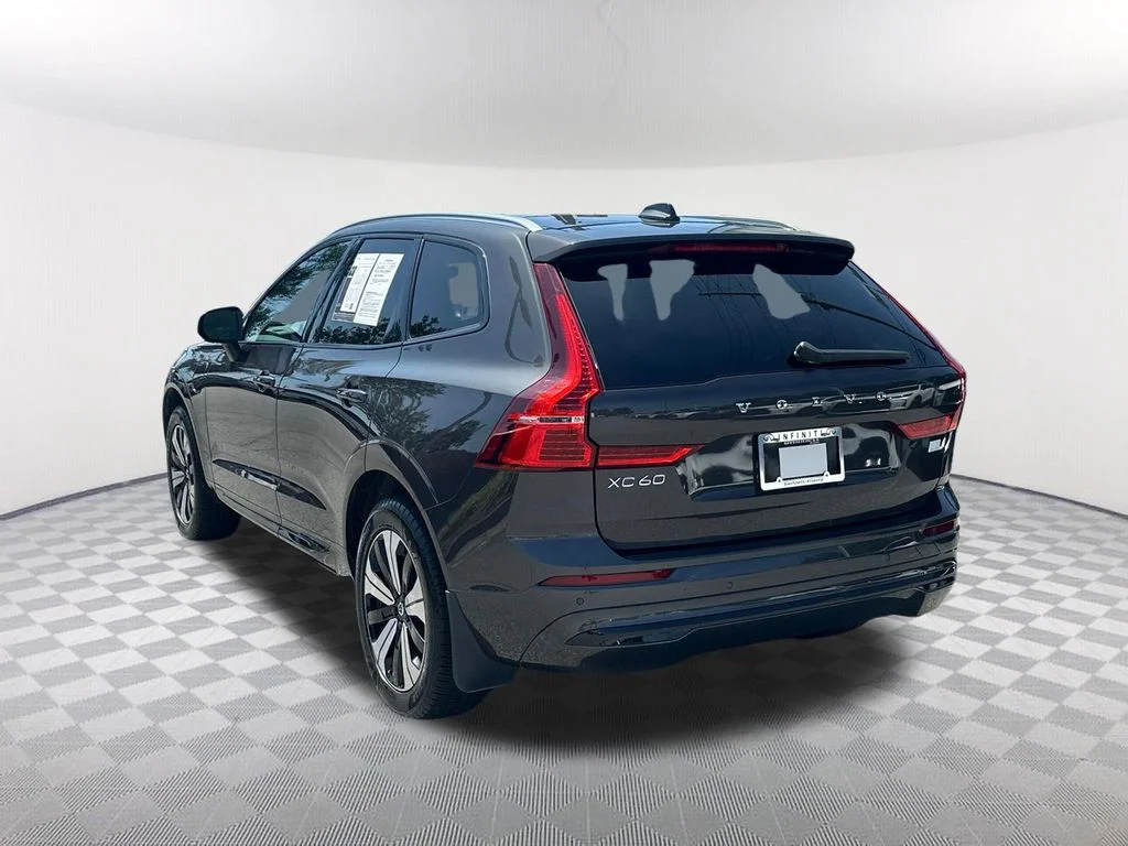 Used 2023  Volvo T8 Core Bright Theme image 7