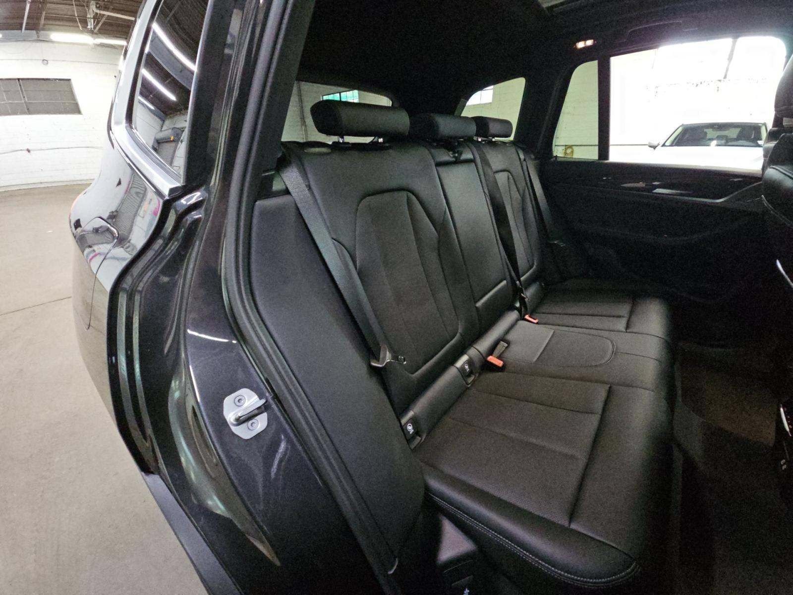 Used 2023 Dark Graphite Metallic BMW xDrive30i image 14