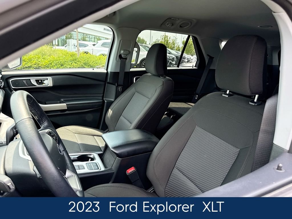 Used 2023 Silver Ford XLT image 8