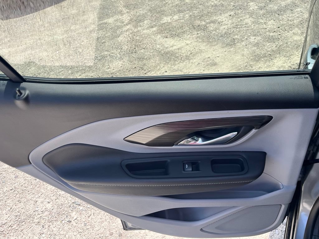 Used 2024 Sterling Metallic GMC SLE image 25