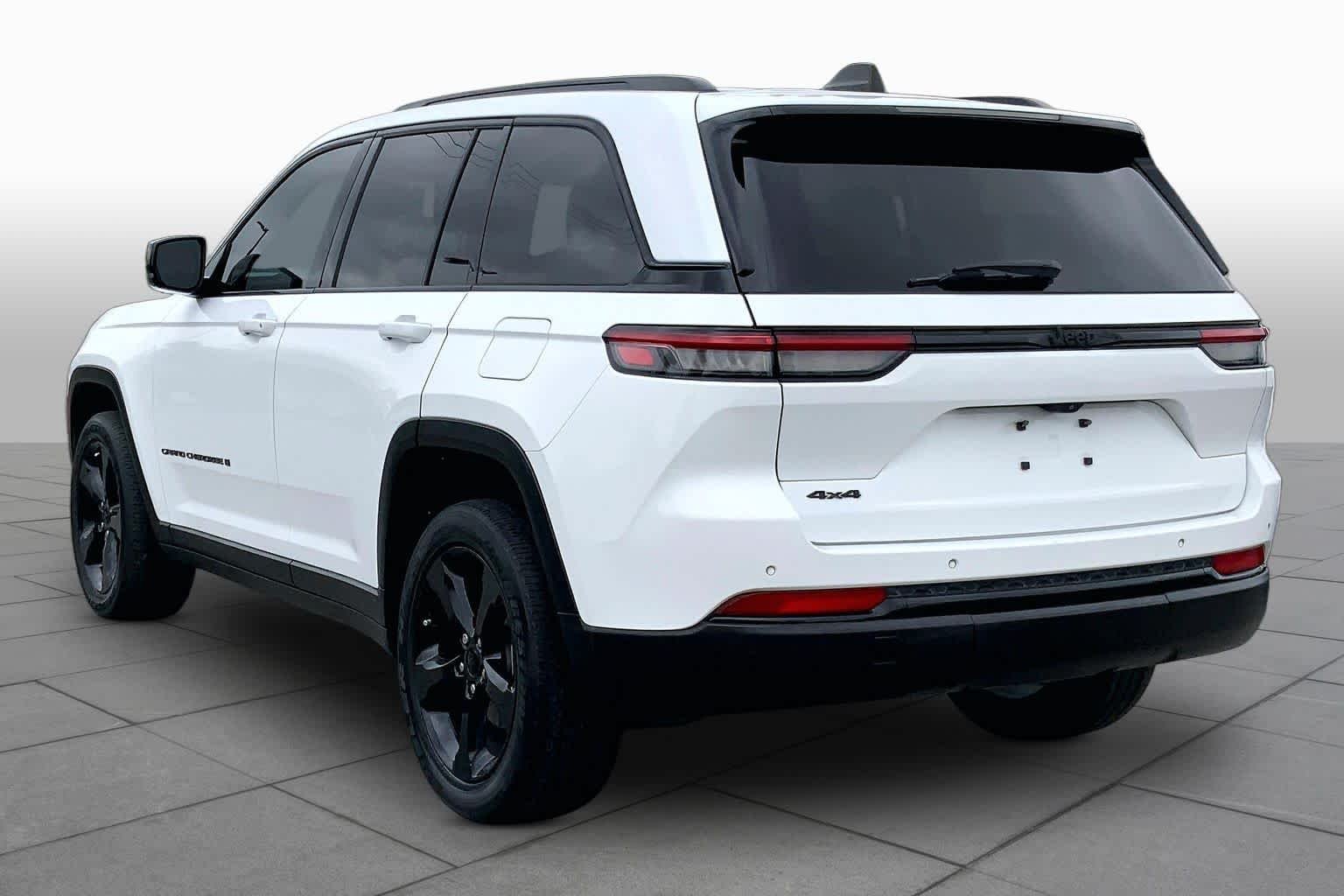 Used 2022 Bright White Clearcoat Jeep Altitude image 19
