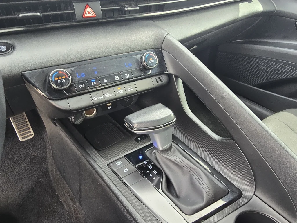 Used 2025 Intense Blue Hyundai SEL Sport image 21