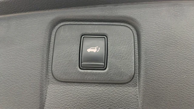 Used 2020 Super Black Metallic Nissan Platinum image 29