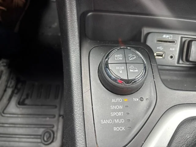 Used 2016 Blue Jeep Trailhawk image 12