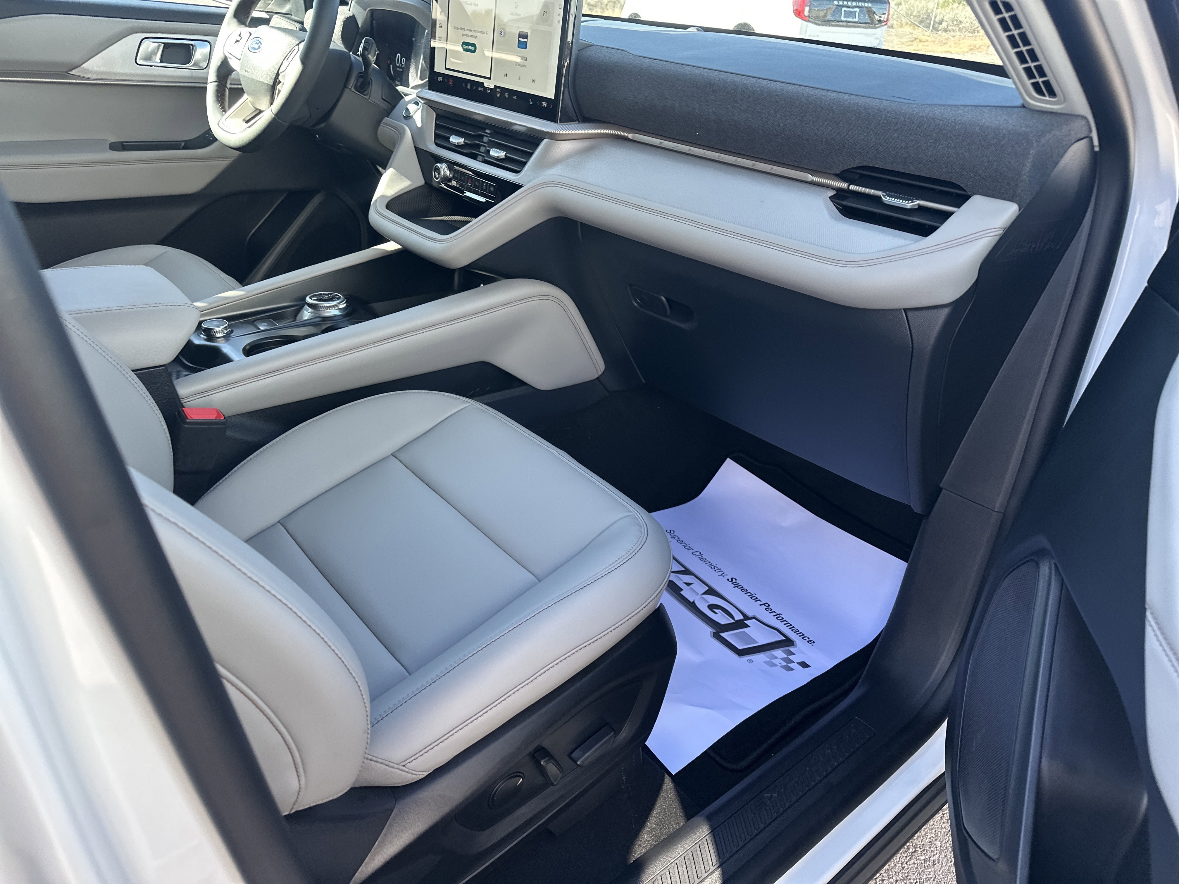 New 2026 Star White Metallic Tri-Coat Ford Active image 10